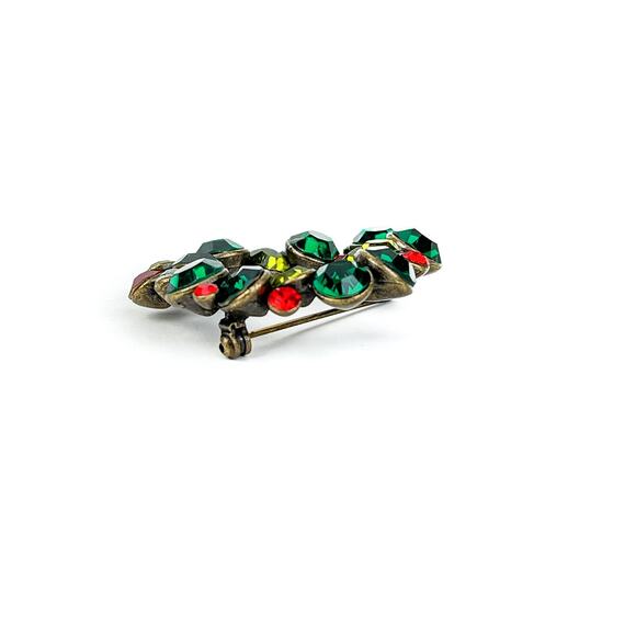 Brooch Holiday Green Red Rhinestones Faceted Bright Sparkle Wreath Pin Gold Tone - Picture 2 of 6